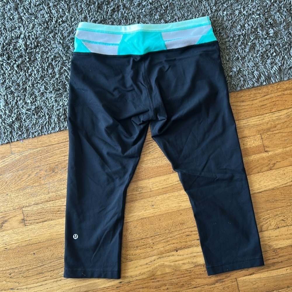 Lululemon Black Reversible Capri Leggings Teal Size 10 - Picture 3 of 10